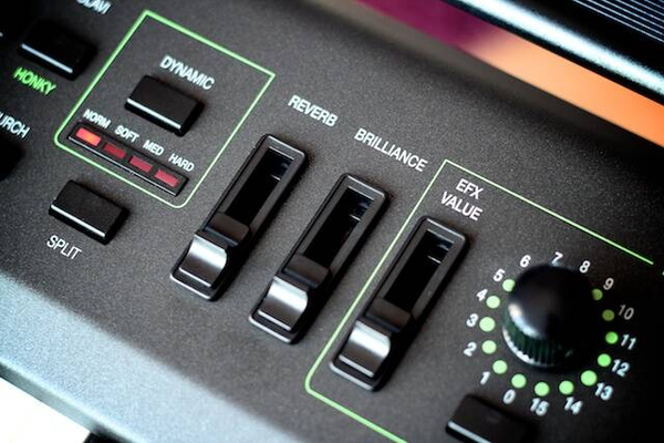 Ketron GP1 - pianino cyfrowe + podstawa z głośnikami