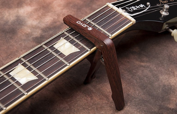 Joyo JCP-01 WD - kapodaster do gitary akustycznej / elektrycznej