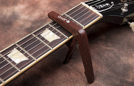 Joyo JCP-01 WD - kapodaster do gitary akustycznej / elektrycznej