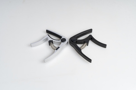 Guitto GGC-06 BK - kapodaster do gitary akustycznej / elektrycznej