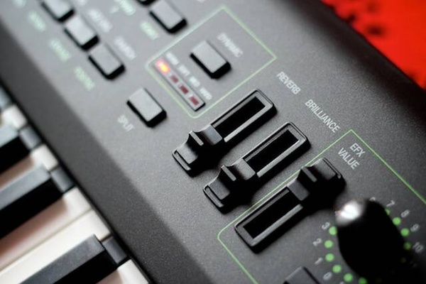 Ketron GP1 - pianino cyfrowe + podstawa z głośnikami