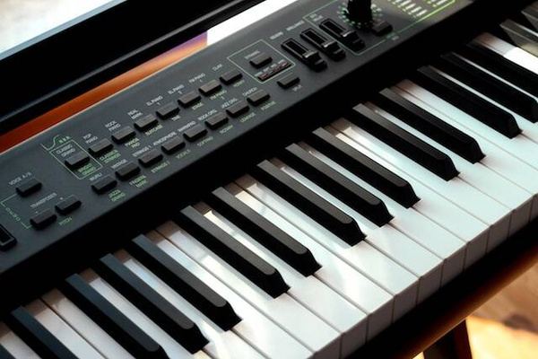 Ketron GP1 - pianino cyfrowe + podstawa z głośnikami